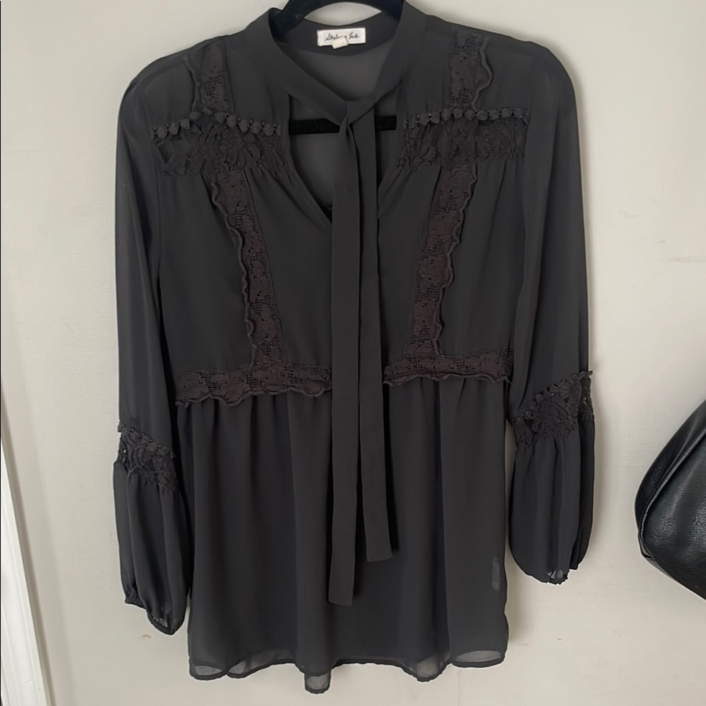 Black 3/4 Sleeve Tie Front Blouse